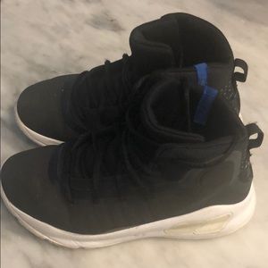 Boys UnderArmour basketball shoes